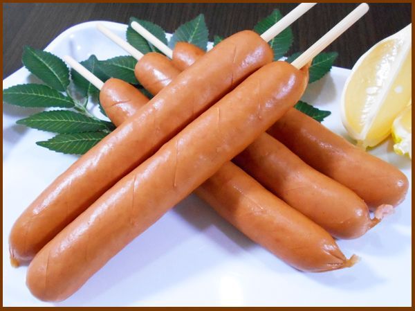 画像1: 【季節限定/焼肉】串付きフランクフルト 800g(1本80g×10本入り) (1)