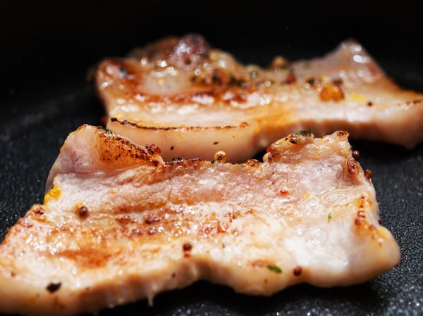 画像3: 【季節限定/焼肉】北海道真狩村産 ハーブ豚厚切りカルビ 100g (3)