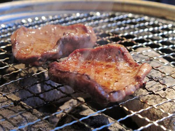 画像3: 【29の日★祭り】アメリカ産牛タンスライス(300g) (3)