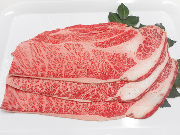 画像1: 2025【季節限定/鍋】北海道上富良野町産 かみふらの和牛 肩ロース 500g (1)